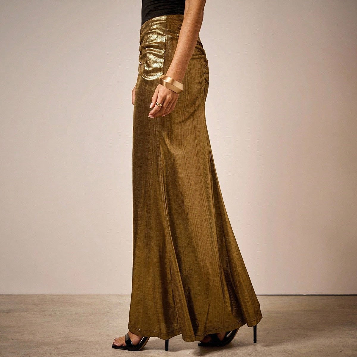 ZOFIA ATELIER gold pleated long skirt with ruched detail and subtle vertical stripes, made of polyester.